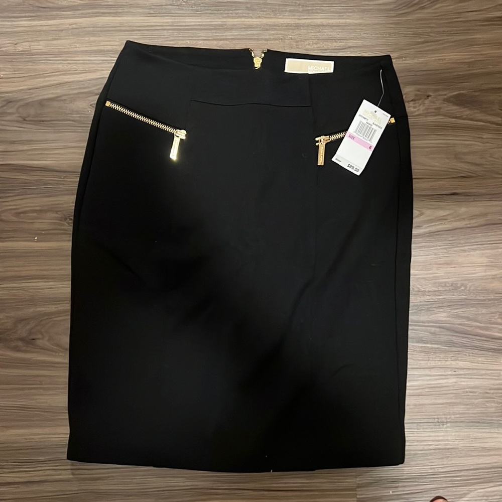 Micheal Kors Size 6 new zip up black skirt